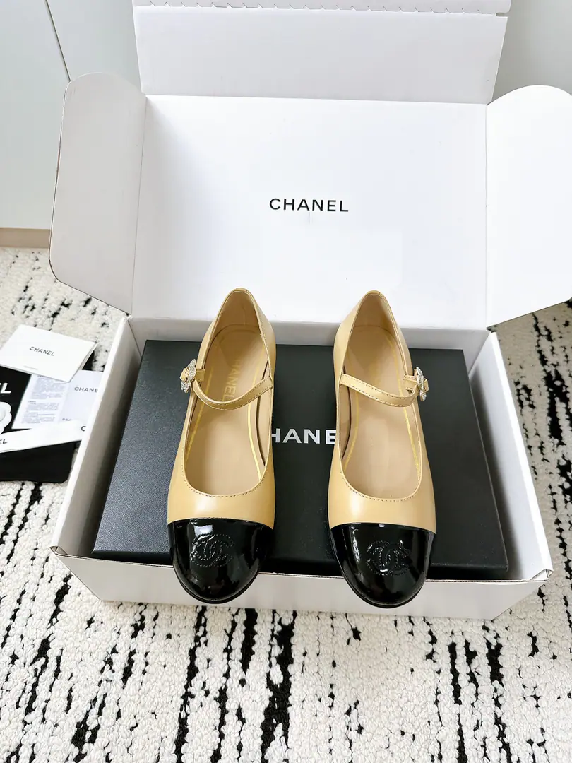 🏧𝗖𝗛𝗔𝗡𝗘𝗟The top-ranking agent is Mary Jane's shoe. Flat soles. The cabinet show is absolutely awesome.✨ The hottest style of the season., It's very soft and comfortable and uncool.. Classic.logoDoubleCThe buttons are coupled., Superfashion Fabulous.:Import of cattle leather materials Uchi.:Environmentally imported into the sheep's skin Otsumi!:The original membrane is so thick. Codes:35-41 [40.41Do it.] ⚠️Need a plane box.+