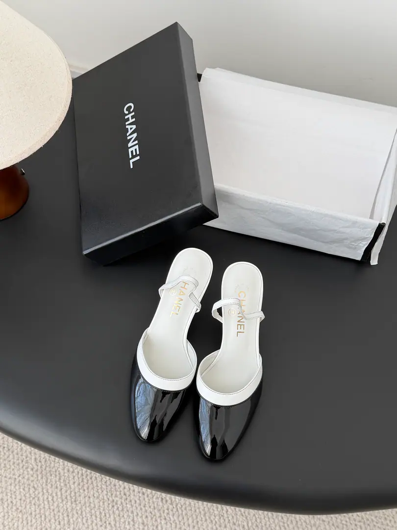 Chanel 26cNew Mary Jane heels. The skin is a great thing., It's superb.！ Shoe-head paint-skinning, The inside sheep., Original Base！ Size:35-39 （Other code custom is not changed）
