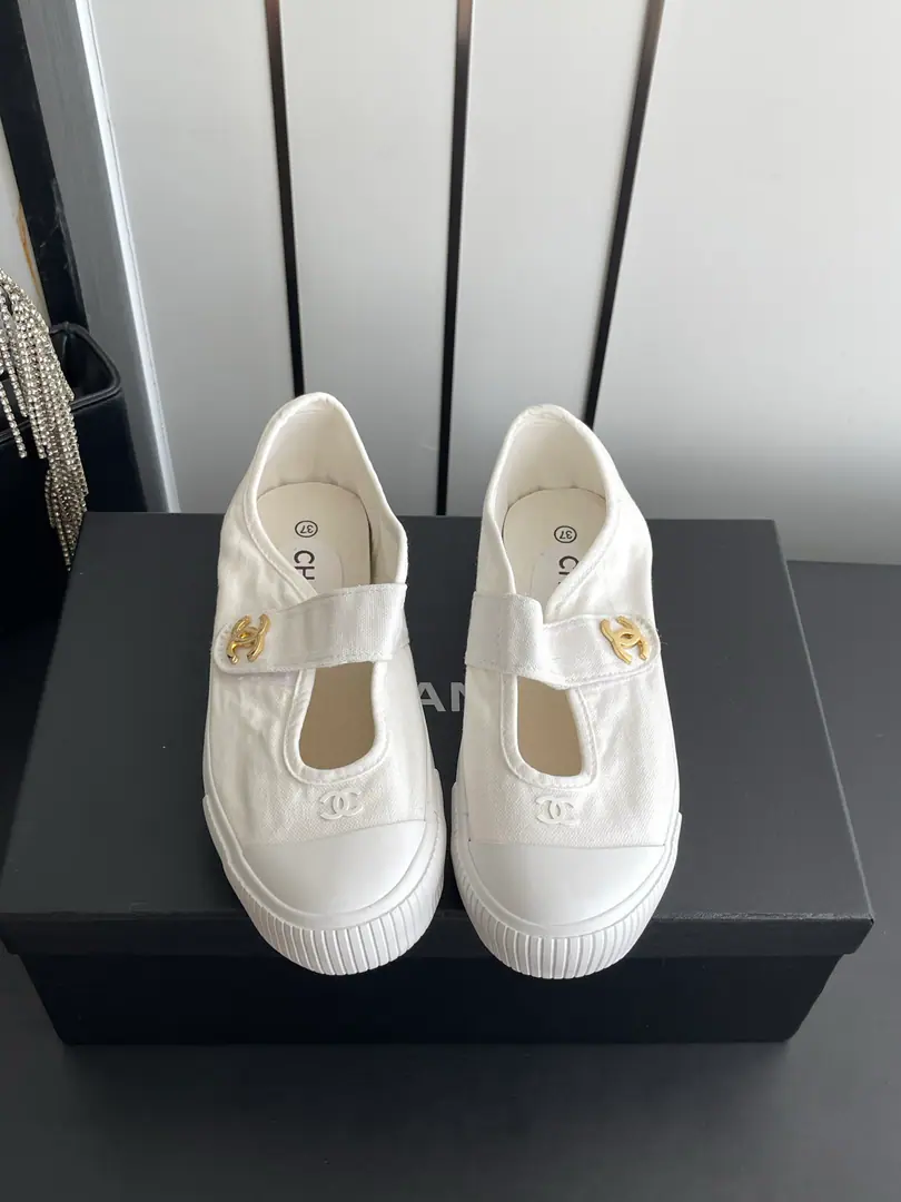 🏧𝗖𝗛𝗔𝗡𝗘𝗟New biscuits. Highest Quality Top recreational sneakers.. Shoe-faced canvas.+It's in the air.+- The rubber floor. Codes: 35-40（40Do it.）