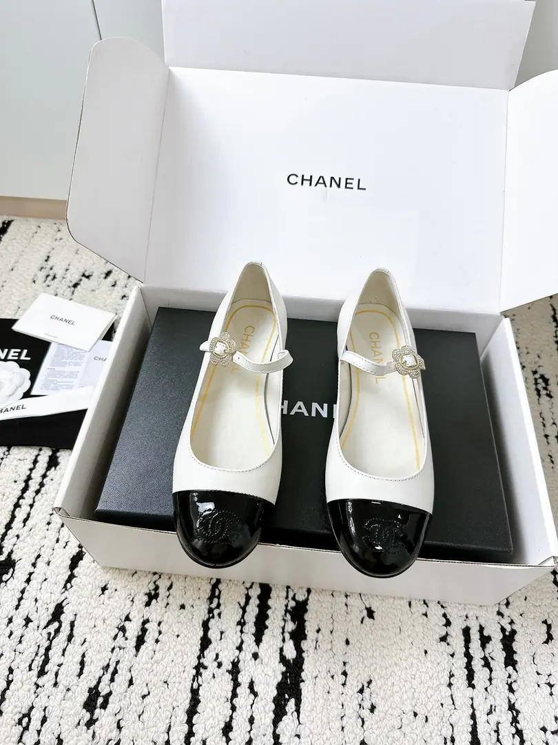 🏧𝗖𝗛𝗔𝗡𝗘𝗟The top-ranking agent is Mary Jane's shoe. Flat soles. The cabinet show is absolutely awesome.✨ The hottest style of the season., It's very soft and comfortable and uncool.. Classic.logoDoubleCThe buttons are coupled., Superfashion Fabulous.:Import of cattle leather materials Uchi.:Environmentally imported into the sheep's skin Otsumi!:The original membrane is so thick. Codes:35-41 [40.41Do it.] ⚠️Need a plane box.+