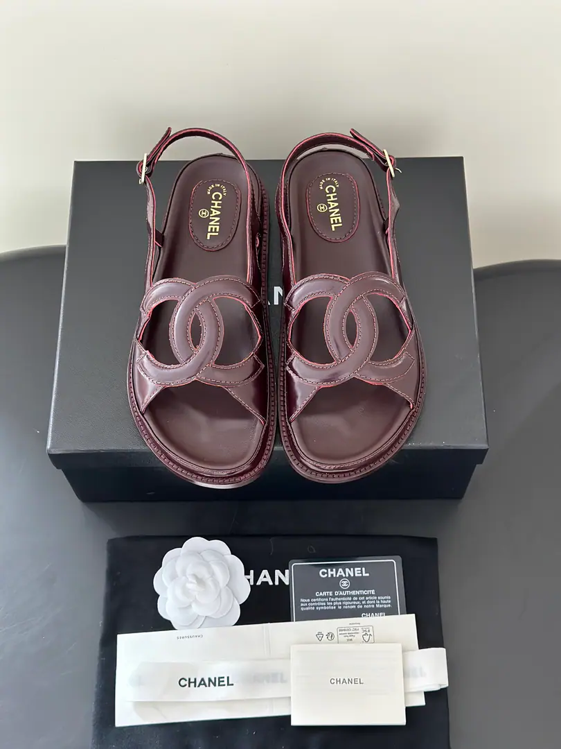 Chane*New paragraphlogo- Skins. Summer Shoes cabinet, soul racer., I'll be the Chanel of these.C- Skins.. The iconic stereos are interwoven.CCurtain, A simple recognition of brand genes., Combination with a soft, thick, bottom-set style, Balancing the colour values, Increased height and comfort., Unlock the multiple possibilities of wearing all summer.. A fine pair.CEmpty design, Jane is full of recognition., Leather skin is delicate., Shoes are loose., Foot modifier., No foot.. Salt is sweet., Leisure vacation., I'm shopping everyday., All matches for date travel. The shoe face is imported in the original form of sheep's skin., The skin details are the same as the original., In the lamb's skin., Unique customlogo It's super-lighty. Size: 35-41(40.41I'll make sure I don't change it.)