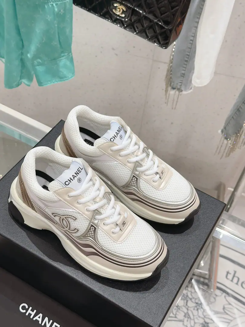 🏧𝗖𝗛𝗔𝗡𝗘𝗟Top Quality The classic golden horn./King of Silver Horn. DoubleCA couple of ancient lovers.👫Sports shoes It's a big show.“The king's sneakers.”♪ Finally come to life ♪. Shoes are imported and supplied.‼️ Extremely high end-of-life rate The material is very expensive. Or is that a penny a penny a penny? No water. Distinguishing market traffic It's not like our family. Couple size.35-46 Same paragraph for men and women [Women41.42/Men38.46Do it.]