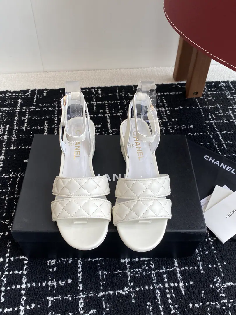 Requisition level（Synchronise Action✈️Box） CHANEL Chanel. 24ss Second Bold Shoes. Shoes. Self-detention, That's a little skin., A stubble for the shoe face., It's so beautiful on its upper feet., Simple., The little sandals that must be in the summer. Rewinding, You can't just walk away from me., The whole show's got a drag on it.！！！ Fabulous.: Import of sheep skin Otsumi! Italy is a big-ass country. Size: #35-41（40 41I'll make sure I don't change it.）
