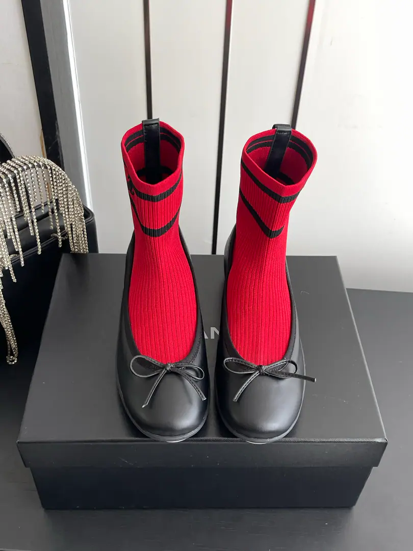 🏧𝗖𝗛𝗔𝗡𝗘𝗟New butterfly knots. - A free-bare sock boots. Facework customized leather with original The inside feet are all sheep's skin. Original Opener CustomTpuOtsumi! size: 35-39 [40/41Custom]