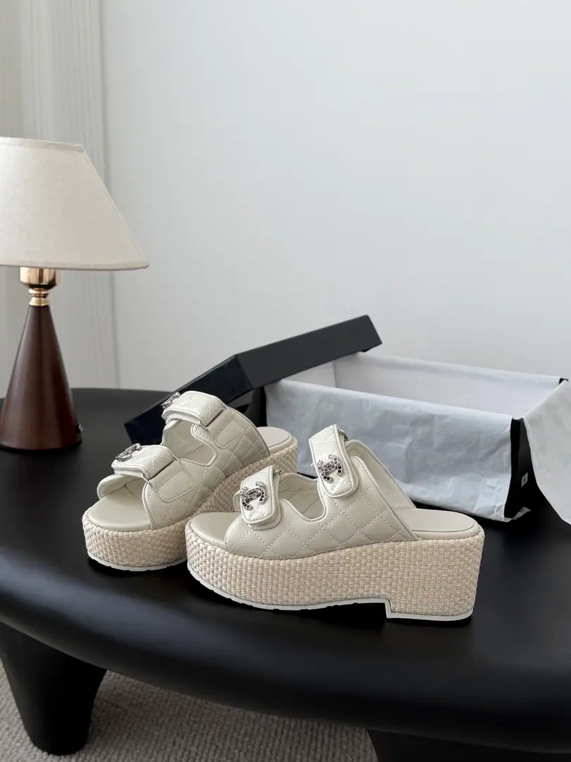 🏧Chanel 26PShow me the water-proof sandals.！ Shoe-faced sheep-yung., Waterproofing stations4cm, Back up.12cm！ It's steady on the feet.！Put on a straight 2-foot-eight. I'll put my foot on the skin inside., Original Base. Size:35-39 40Do it.