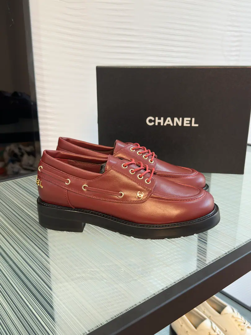 Top Version CHANEL Chanel. 26C The early spring new money. Tie it. Thick LeFlell Shoes. This Chanel.（CHANEL）Ladies wear leather shoes.. The shoes were carefully made from a squirt of a quality-senseed cow., Simple, not misinformed.. A gold pair of iconic colors.CThe badges are all over the shoe., Show the brands the luxury style.. The strap design adds a few points of profit and accompaniment., And you can adjust to the foot., Bring comfort and comfort to wear.. The thick base not only increases fashion., And I can raise my height to some degree.. Whether it's a dress or a dress, it shows the soft romance of women., Or do you have a pair of pants to show your skill?, These shoes can be easily handled., It's an indispensable one in a fashion shoe cabinet.. Shoe.: Importing cow skin Uchi.: Import of sheep skin Shoes under the sole.: The original model of the rubber floor. Size: 35-41（40 41I'll make sure I don't change it.）