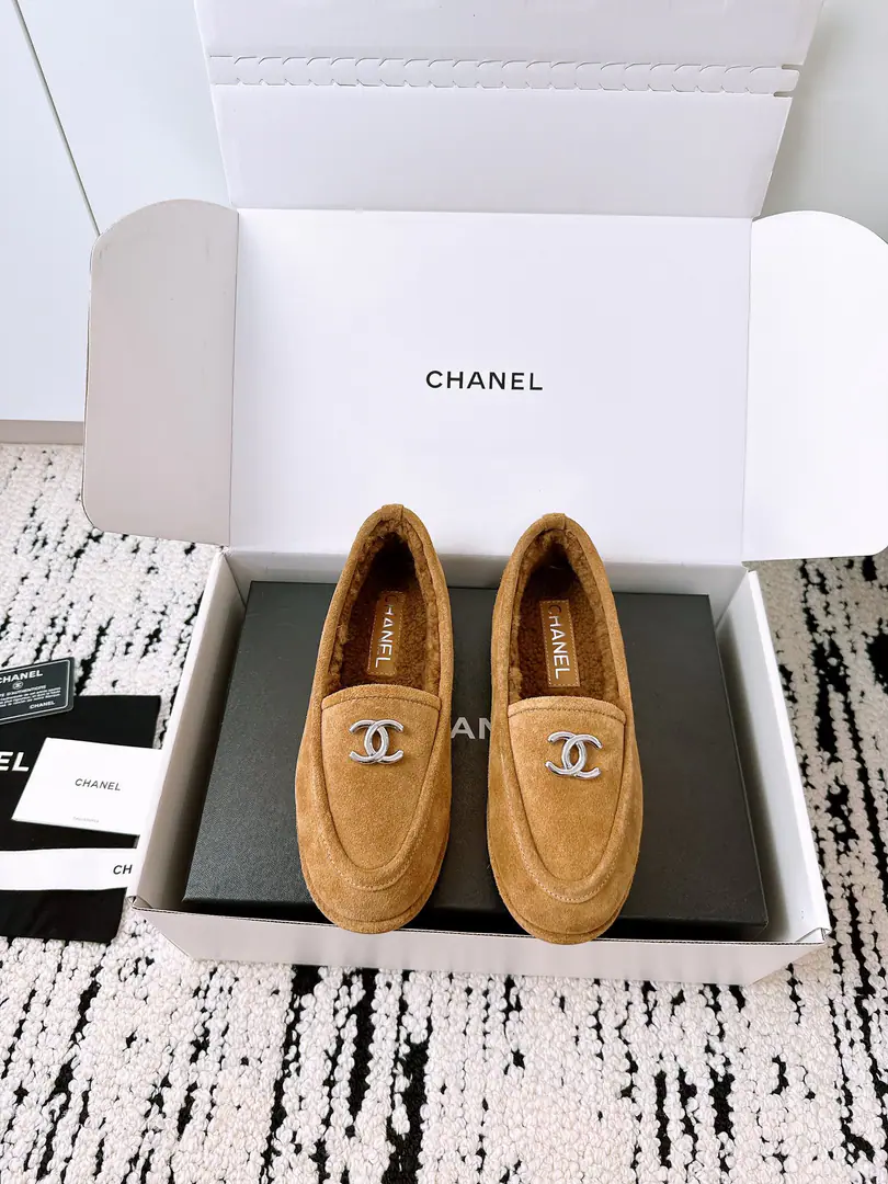 🏧𝗖𝗛𝗔𝗡𝗘𝗟Top Version DoubleCTeddy's fur shoes, and they're all in the fall and winter. The first time I saw it, I was grassed. Super gentle and generous. A great honor. It's not wrong to mix it up., High-level, high-quality. Shoes face, leather. Uchi./A foot-stamped lamb wool. Original private custom custom for color-based skin Codes 35-39 [40.41Custom] [⚠️Need a plane box.+]