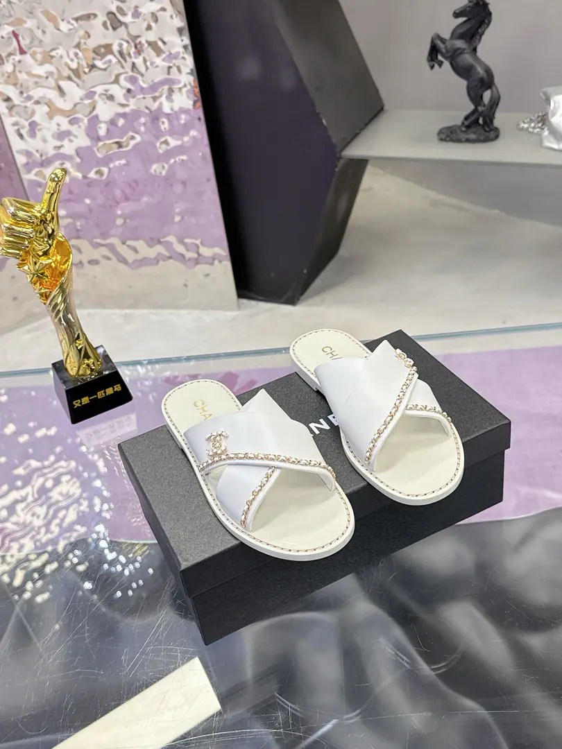 Plant 2026Official Sync Spring new money😍 Codes:35-41 40 41I'll make sure I don't change it.） The top version of the Xiangiang networkCHANELLatest Original version 1-to-1 development💎 The Spring and Summer family must have a deposit., The goddess series., I'm a great lady with a fragrant character., It's super patient., It's too hard to resist.🤩 ▪️Shoe-face Chanel custom-made materials ▪️Import sheep's skin into the inside.（Original unamended） ▪️Italian imports are so thick.