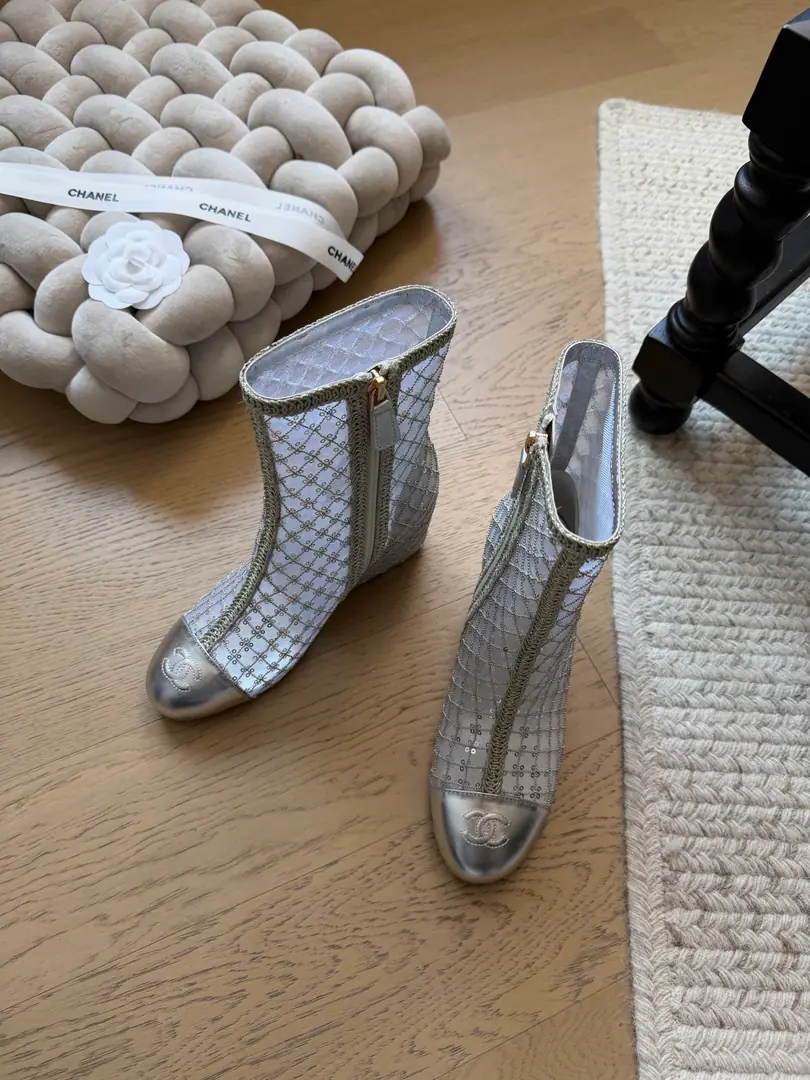 Chanel 25KNew nettary-stuffed boots. Top Version！We'll have to sell it first. Shoe veil. A foot-skin. That's a big one. 6cmThick Codes: 34-41 「34 40 41Custom without re-offer」