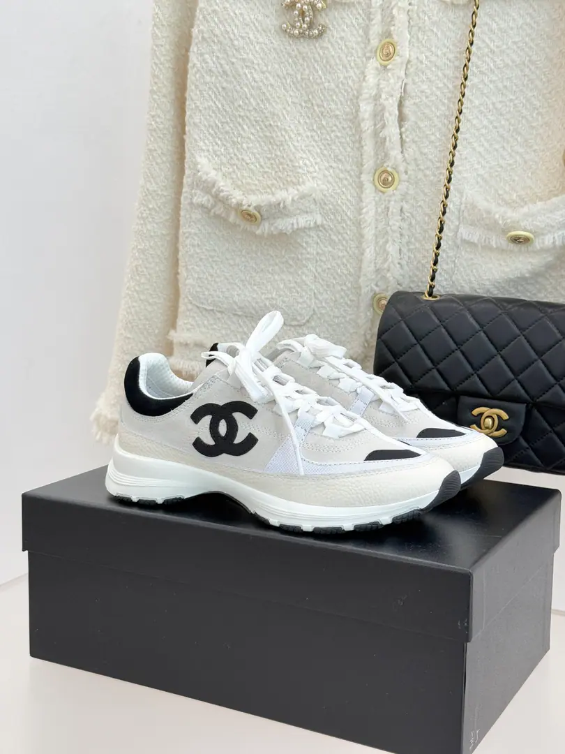 🏧𝗖𝗛𝗔𝗡𝗘𝗟Panda shoes. Top recreational sneakers. This is a classic design.. There are many different kinds of electrocution on the shoe.. The Fashion Movement at the Bottom. Unusually, many colored elements were contained.…… It's a great mix., Leisure, Fashion, Sports, You can take care of it outside.…… ꫛꫀꪝ Go➫ Materials ❶Shoes face use: The original high-wild-lit cow./Waterproof cloth ❷Use it inside.: In the air network. I'm comfortable with air. ❸Base: OriginalTPUGroup Bottom A perfect package for a woman.35–41