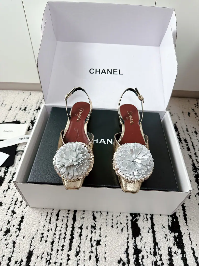 🏧𝗖𝗛𝗔𝗡𝗘𝗟Top-level and Mary Jane's sandals. Original Recym The cabinet show is absolutely awesome.✨ The hottest style of the season., It's very soft and comfortable and uncool.. A classic double.CElement Match, Superfashion Import of materials using originals for flour The original membrane is so thick. Size35-41 [40.41Do it.] [⚠️Need a plane box.+]