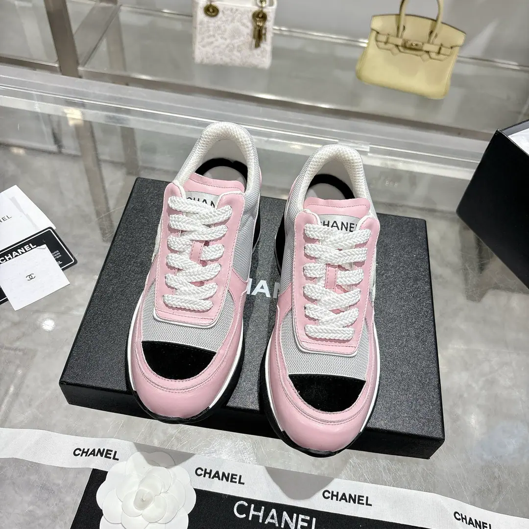 Get out of the factory.（Top Version） ChanelChanel Panda Shoes.！2025Top-of-the-art recreational shoes. This is a classic design.. There are many different kinds of electrocution on the shoe.. The Fashion Movement at the Bottom. Unusually, many colored elements were contained.…… It's a great mix., Leisure, Fashion, Sports, You can take care of it outside.…… ꫛꫀꪝ Go➫ Materials ❶Shoes face use: Original import of top silk cow skin+Original waterproof cloth+Original head-of-the-skin. ❷Use it inside.: The original sheep.+Net ❸Base: OriginalTPUGroup Bottom The whole set of fine packagings.35–40