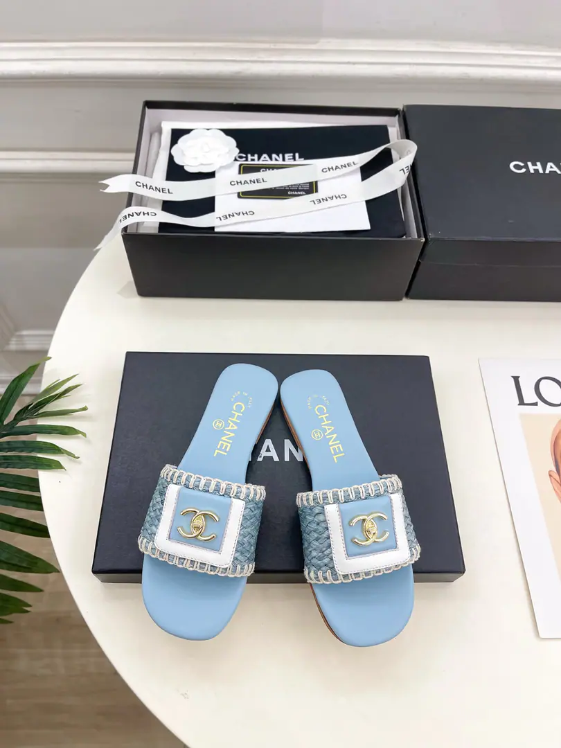𝐂𝐇𝐀𝐍𝐄𝐋 | Kaori! 26𝐬𝐬 🦋2026 Spring and summer brand new. The cabinet is a classic show. Xiang-tzu.CRewrite Screw Pixel slippers New series〰 🍬 BSThe best in the fashion world. The pairs are carefully designed. Extremely simple The classic elements that never faded. 💋It's a beautiful dress. Summer's mandatory.…… ━━━━━ ЅᏇєєt ━━━━━ ▪️Shoe.: Original custom-made knitting ▪️Uchi.: Import silk sheep. ▪️Otsumi!: The original Italian is a big one. ▪️He's tall.: Floor ▪️Shoes.: 35-39（40.41Custom without re-offer） ▪Plant price