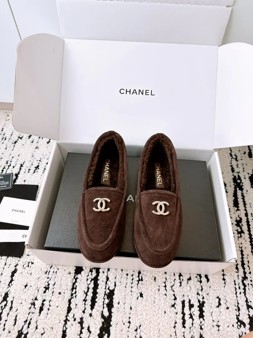 🏧𝗖𝗛𝗔𝗡𝗘𝗟Top Version DoubleCTeddy's fur shoes, and they're all in the fall and winter. The first time I saw it, I was grassed. Super gentle and generous. A great honor. It's not wrong to mix it up., High-level, high-quality. Shoes face, leather. Uchi./A foot-stamped lamb wool. Original private custom custom for color-based skin Codes 35-39 [40.41Custom] [⚠️Need a plane box.+]