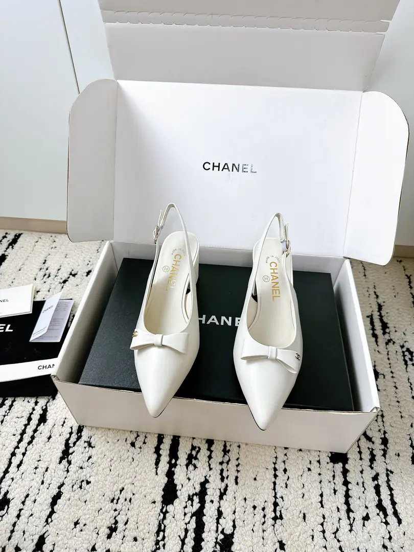🏧𝗖𝗛𝗔𝗡𝗘𝗟Top new item. Butterfly knots.🎀Pointy, single-shoeed, Lovers. The first time I saw it, I was grassed. Super gentle and generous. A little shoe, a lady. It's a very good touch. High-level, high-quality. The shoe face is original cow skin. Uchi./I'm gonna get a little bit of a sheep-skin. Italian imports are so thick. Codes 35-41 [40.41Custom] [⚠️Need a plane box.+]