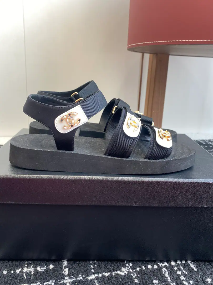 Requisition level chanel ss25 Kaori!25Spring and summer magic with sandals.！ These shoes are under the bubble., The cabinet is filled with new pages every year.！ Don't say that., My feet are so light and empty., It's a good look., Fashion.！ Size: #35-41 （40 41Make a no-refund order.）