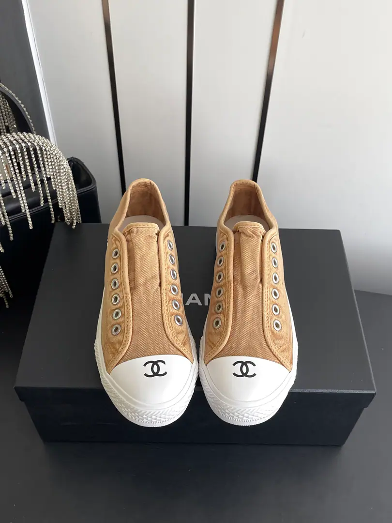 🏧𝗖𝗛𝗔𝗡𝗘𝗟New biscuits. Highest Quality Top recreational sneakers.. Shoe-faced canvas.+It's in the air.+- The rubber floor. Codes: 35-40（40Do it.）