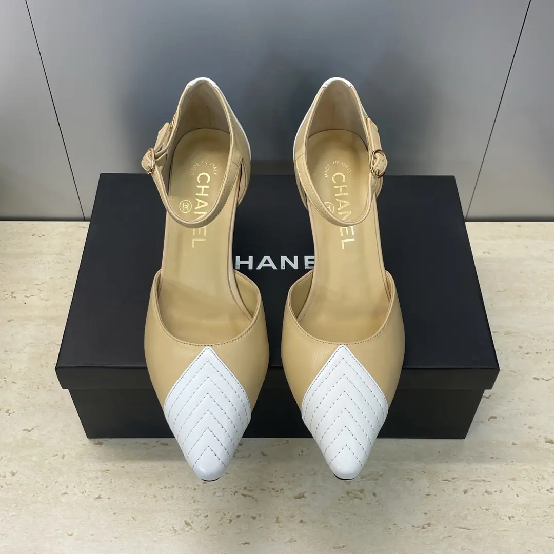 Plant prices CHANEL Chanel. 2026The new girl's shoes are on the show. Xiang-tzu.CLetterlogoThe hardware is a little bit sharp and empty. Material:I'm a mixed-skinned goat.+In the watered sheep's skin.+Italy is a big-ass country. He's tall.:7CM Size:35-41(40.41Custom without re-offer)