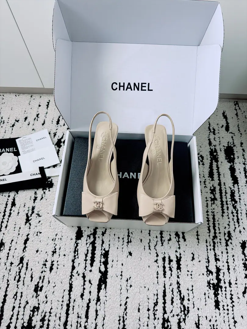 🏧𝗖𝗛𝗔𝗡𝗘𝗟The new one has high heels. Top Version The classic butterfly is a pair of heels., Butterfly knots are a good look., Stretch your ankles.. Nice and delicate and a balance of beauty and walking comfort.. Multi-Current Colour Selection, With a dress., The suit is all very colorful., A double-checking date is done., The perfect rich family.. Shoe-faced sheep's skin./The sheep./Custom Layout+I'll put my foot on the skin inside.+Italy is a big-ass country., He's tall.5.5cm Size: 35-39（40 41 Do it.）
