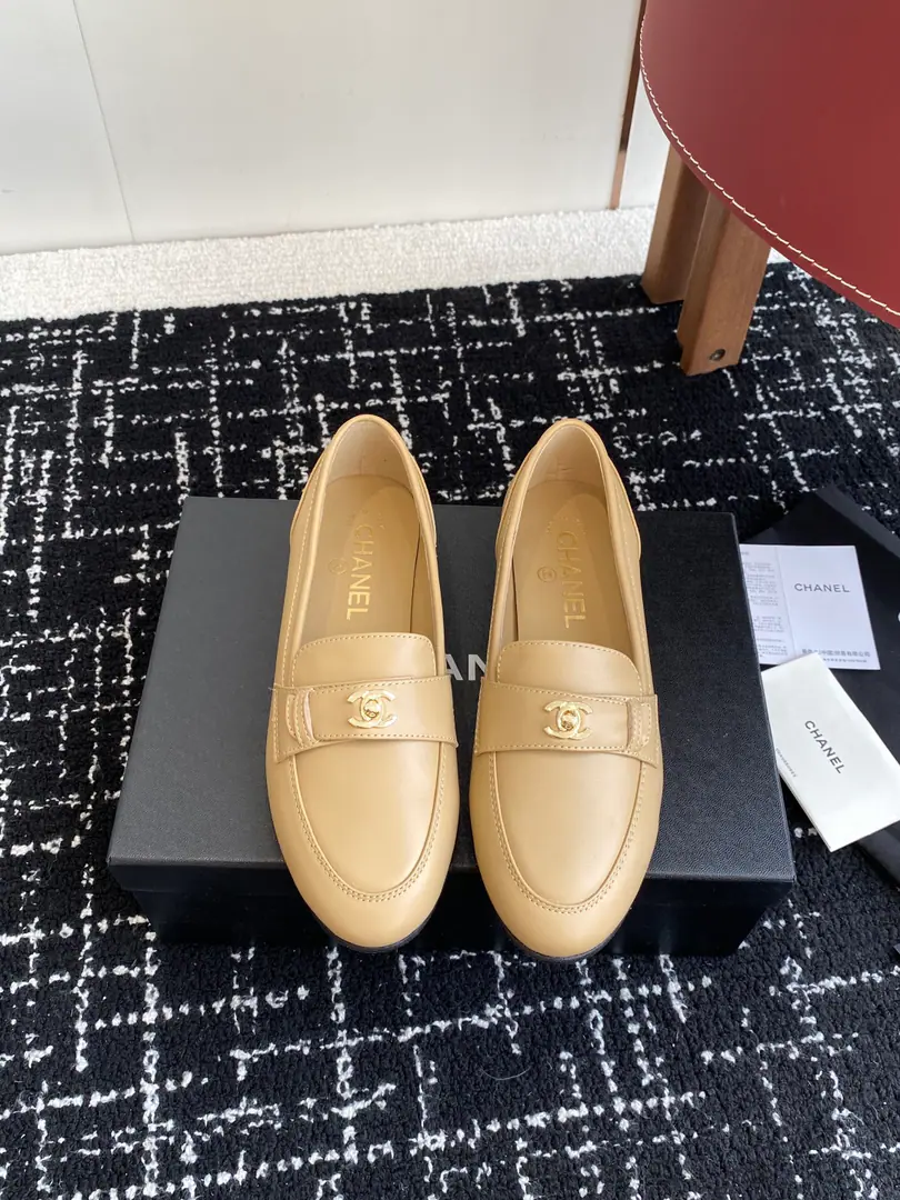 Requisition level Chanel 25ss Kaori! New paragraph A little fragrant button. LeFlell Shoes. The one-shoes must be set up with a lot of money. The goddess series., I'm a great lady with a fragrant character., It's super patient., It's too hard to resist., Hearts.ing…… Shoe.: Importing cow skin Importing a bouquet of hide. Original Open-Fixing hardwarelogo Uchi.: A mixed-meat sheep. Otsumi!: Italy is a big-ass country. Size: #35-41（40 41 I'll make sure I don't change it.）