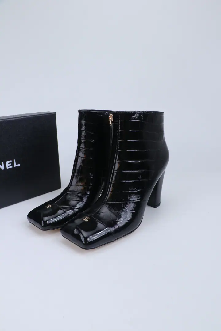 ◽Chanel.chanel Siu-shang's side zippers.| 2026𝐒𝐒 👠Egyptian alligator series of stone-stressed, elegant boots.〰 ◽Shoe.: Original cow skin ◽Uchi.: Inside, inside, inside, inside of a specific sheep's skin. ◽Otsumi!: Italy is a big-ass country., He's tall.8.5CMWith design. ◽Shoes.: 35-39（40.41Freeze!） ◽The original cabinet is full of luxury packaging.