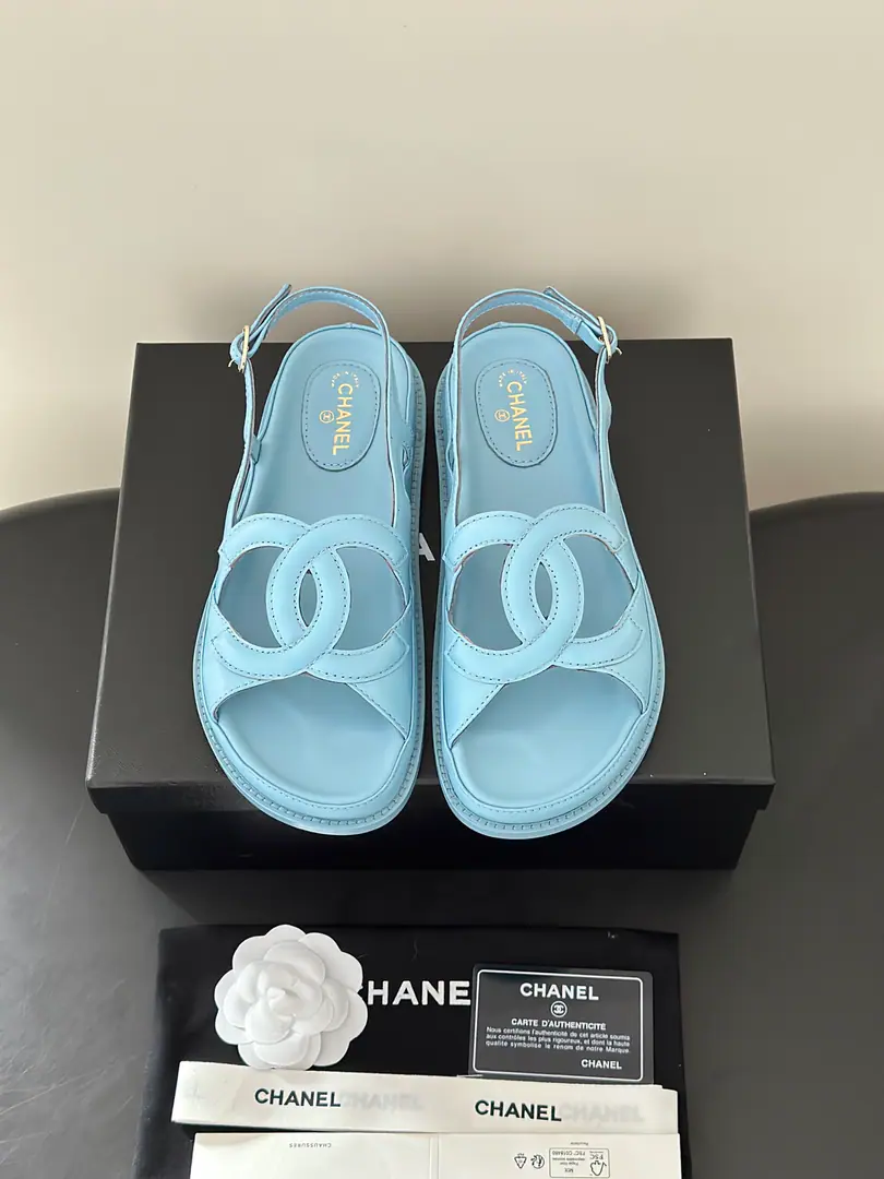Chane*New paragraphlogo- Skins. Summer Shoes cabinet, soul racer., I'll be the Chanel of these.C- Skins.. The iconic stereos are interwoven.CCurtain, A simple recognition of brand genes., Combination with a soft, thick, bottom-set style, Balancing the colour values, Increased height and comfort., Unlock the multiple possibilities of wearing all summer.. A fine pair.CEmpty design, Jane is full of recognition., Leather skin is delicate., Shoes are loose., Foot modifier., No foot.. Salt is sweet., Leisure vacation., I'm shopping everyday., All matches for date travel. The shoe face is imported in the original form of sheep's skin., The skin details are the same as the original., In the lamb's skin., Unique customlogo It's super-lighty. Size: 35-41(40.41I'll make sure I don't change it.)