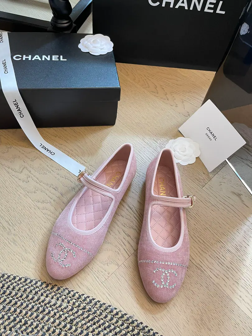 Chanel 24SMary Jane's single shoes are new.！ Mary Jane is so beautiful this season.~ Shoes are friendlyly modified feet. Nerithring is very advanced and very soft. Codes:35-40 「40No change.」