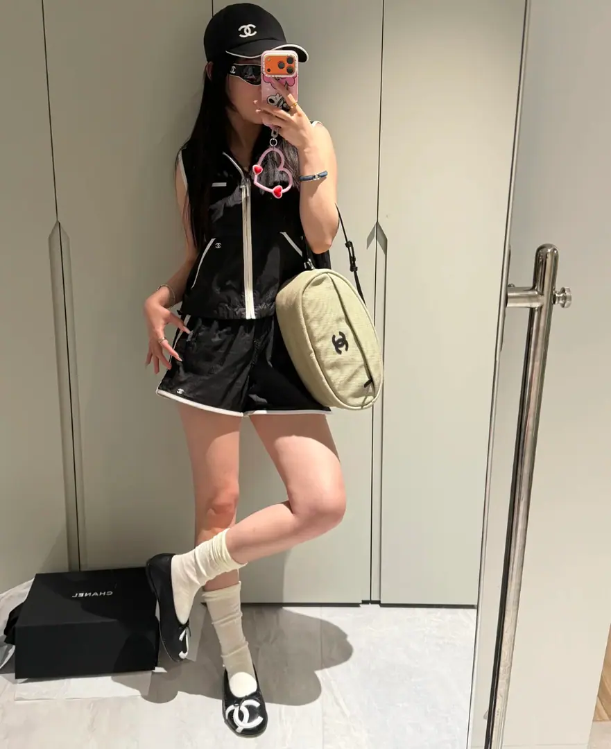 Current26MFootball canvassed rice. ByCoco BeachThis canvas is completely convulsed.🤍🤍The soft canvas is tied to the skin strap., He's light., You don't feel like you're gonna be squeezing your shoulder with everything.🥳The football is soft and unscathed., No empty bags, no soft party., It's a very contemplation with stuff., I'm just so relieved.😎The capacity is super-cool., I'm going out everyday., A short trip as a makeup bag., 🉑Handheld🉑Single shoulder., Unlock a lock.NBack-up method., The value of the money is straight.99580