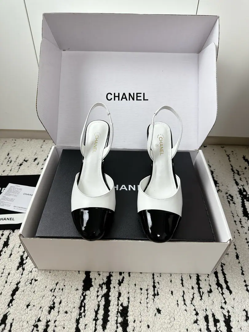 🏧𝗖𝗛𝗔𝗡𝗘𝗟Little Fancy. High heels. The one behind the pointy head. Top Cycling The first time I saw it, I was grassed. Super gentle and generous. A little shoe, a lady. It's a very good touch. High-level, high-quality. Shoe surface customized materials Uchi./I'm gonna get a little bit of a sheep-skin. Italian imports are so thick. He's tall.4.5cm Codes 35-41 [40.41Custom] [⚠️Need a plane box.+]
