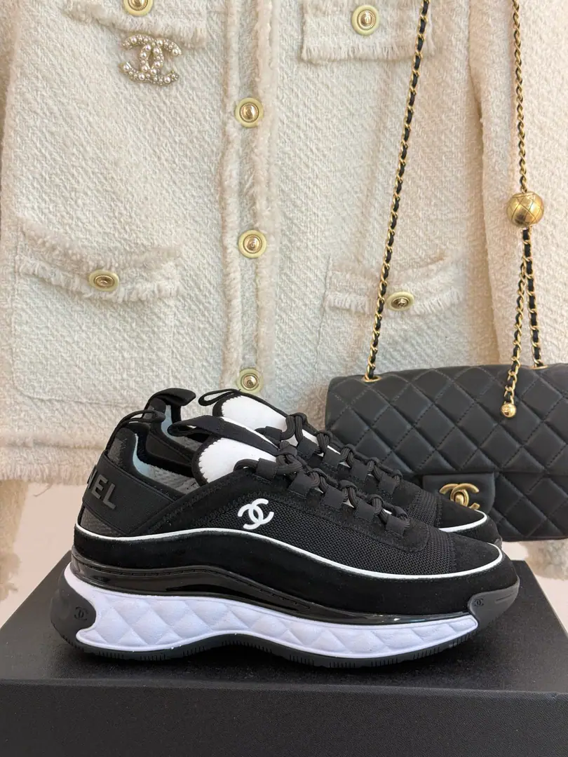 🏧𝗖𝗛𝗔𝗡𝗘𝗟A classic black and white panda gasket. Couples' leisure sneakers. Top Quality Black and white panda.🐼It's always been a big fan of the cabinet. It's super cozy to make running shoes. The bottom is playing back. Personally, I feel a lot more fancy shoes than the old ones.😃 Bring the auto-higher effect The upper foot is really thick. Side Black MarklogoAnd very handsome.～ Size: 35-45 [Male and Female Code]