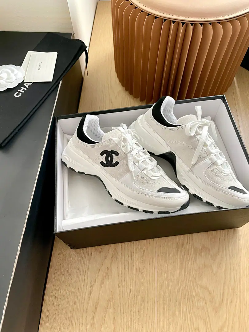 ChanelChanel. 26ss The top recreational shoe for Spring and Summer. This is a classic design. There are many different kinds of electrocution on the shoe.. The Fashion Movement at the Bottom. It's a wonderful mix of elements that are incredibly varied., Leisure, Fashion, Sports, You can take care of it outside. Shoes face use: The original import of high-swirling anti-veals+Import mixed sheep skin Use it inside.: Original import gas network OriginalTPUGroup Bottom Size: 35-40（40Make a no-refund order.）