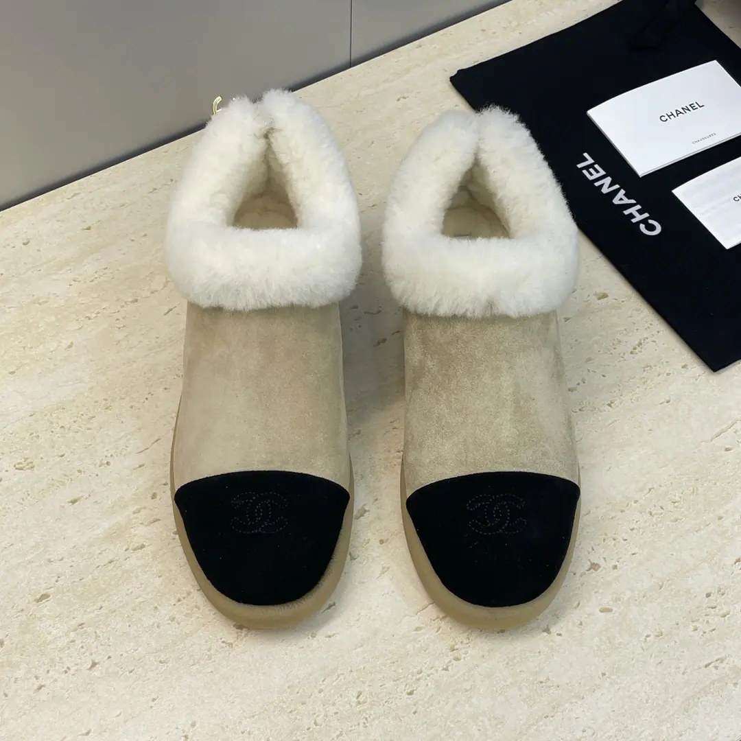 Plant prices Chanel Chanel. 2025A new girl's shoes will be warm and cold with the wool of the fall and winter. It's a little letter.logoThe hardware is tied to the head and the colored and the zipper. Material:Shoes are imported into sheep, skin.+In the lamb's wool.+Original version to open He's tall.:2.5CM Size: 35-41(40.41I'll make sure I don't change it.）
