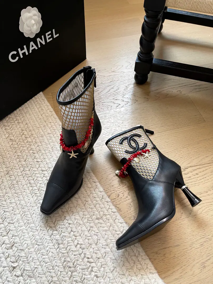 Chanel 26BNew nettine and boots.！ Top Version！We'll have to sell it first. Shoe veil. The inside sheep. That's a big one. Codes: 34-41「34 40 41Customize or not change」