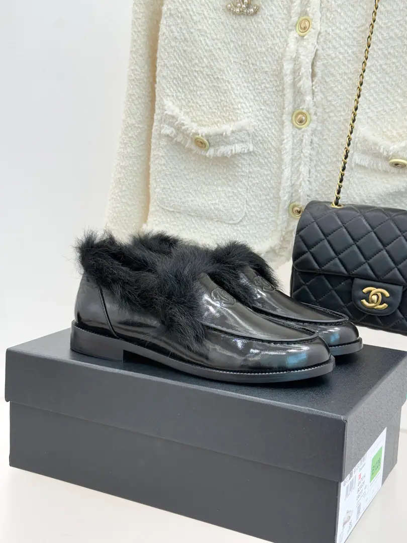 🏧𝗖𝗛𝗔𝗡𝗘𝗟New paragraphcoco neigeMowlow Lovers., Super Run Series, The upper foot is really good with the big fashion., Turn back the bar. The classic is a little bit of a juicy.👍Worth it.. Shoe-faced cow skin./Cow counter-featuration material The inside of the foot is imported into the wool. Original Italian🇮🇹That's a big one. size: 35-41 [40.41Custom] [⚠️Another dollar with a plane box.]