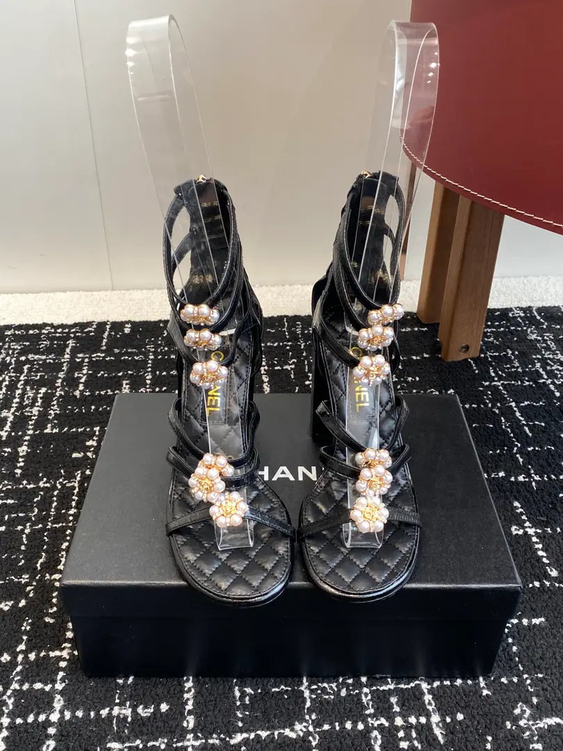 Requisition level Shoes. Cold boots. CHANEL Chanel. 25ss Pearl tea flower. Bold Shoes. Self-detention, That's a little skin., It's so beautiful on its upper feet., Simple., The little sandals that must be in the summer. Rewinding, You can't just walk away from me., The whole show's got a drag on it.！！！ Fabulous.: Import of sheep skin Otsumi! Italy is a big-ass country. He's tall.: 9cm Size: #35-41（40 41I'll make sure I don't change it.）