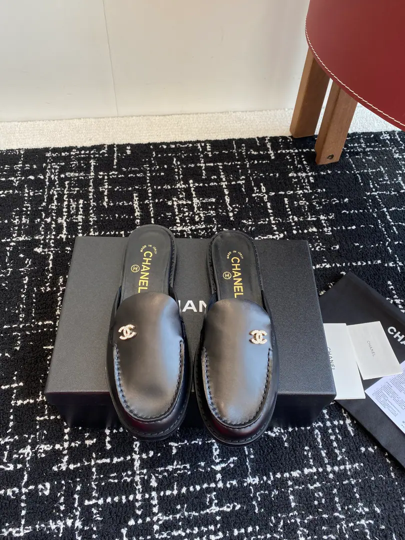 Requisition level Chanel 25ss Kaori! New paragraph Little fragrance button. Half-trawled Loafers. The Chun-hsiang family must have a deposit. The goddess series., I'm a great lady with a fragrant character., It's super patient., It's too hard to resist., Hearts.ing…… Shoe.: Importing cow skin/Import the open beads. Import original open-cut hardwarelogo Uchi.: A mixed-meat sheep. Otsumi!: Italy is a big-ass country. Size: #35-42（40 41 42I'll make sure I don't change it.）