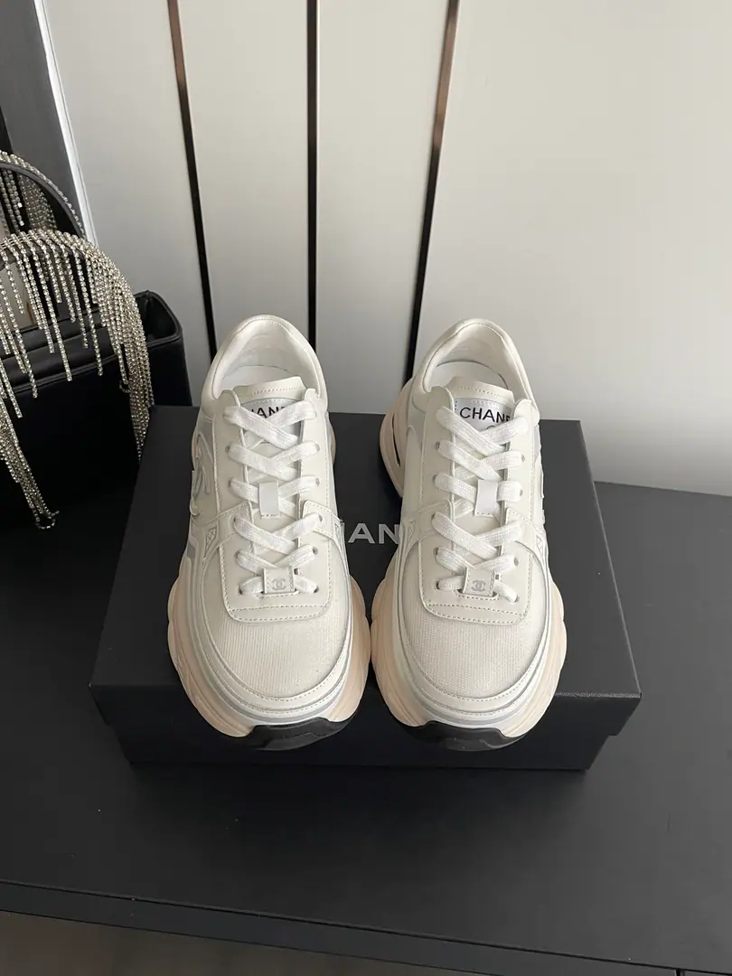 🏧𝗖𝗛𝗔𝗡𝗘𝗟A little fragrance, the silver horn king. The latest foreign show.. Spring vacation sneakers., Inspired by Monaco's internationalised seaside lifestyle ♪ Make a new fashion ♪. Integrated material for shoe surfaces Customized airnet sheets inside Original version double-dry Codes: 35-40（40Make a reservation.）