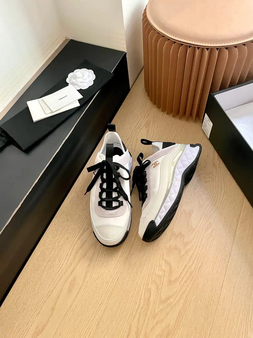 Chanel I'm a classic sports shoe. The counters were almost unattended., I can imagine the intensity of the explosion.🙀🙀It's a long time ago, I think, a long time ago.⚡⚡⚡The object is totally gone., A night of red books. INS.. Various social platforms, VariousｌｏｏｋShow Fabulous.: Silk cow skin./Leka.！Nellireka.. Codes: 35-40