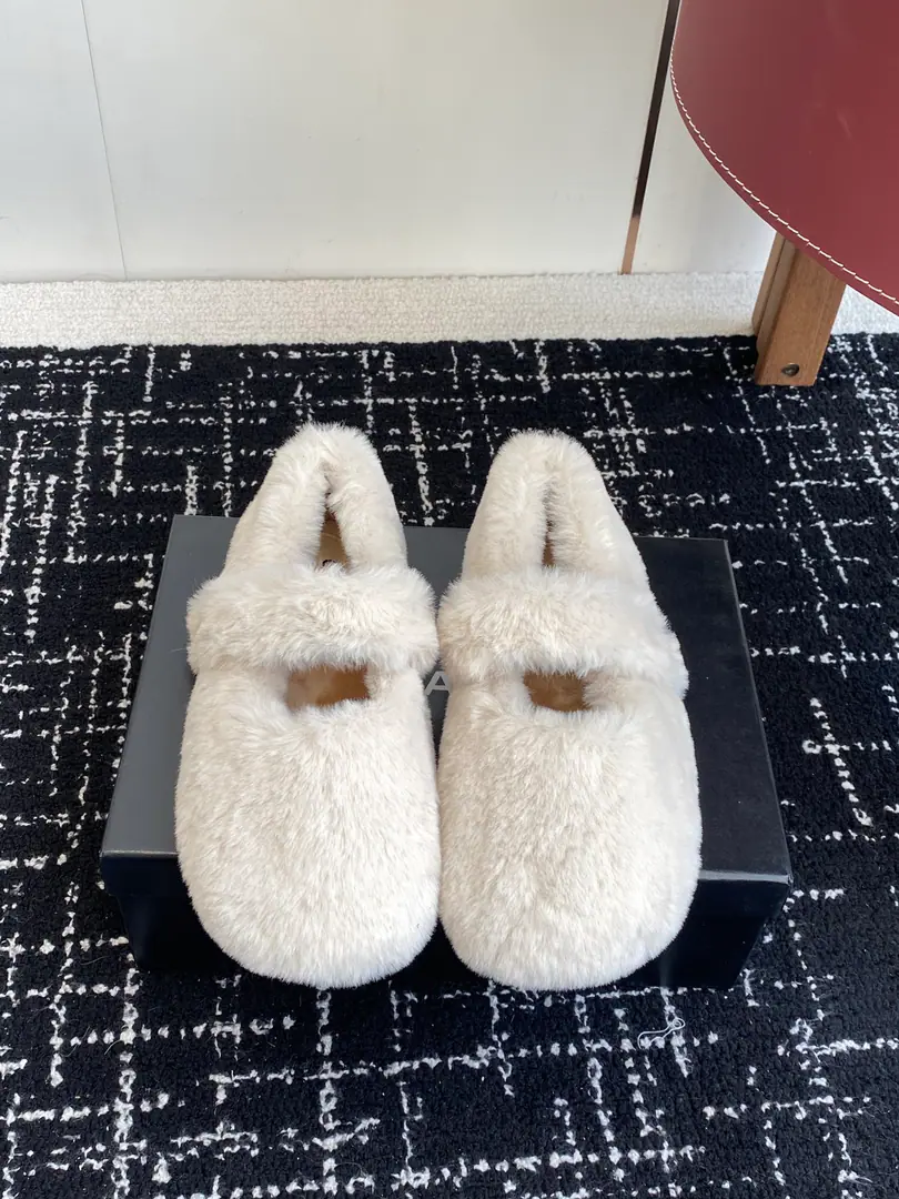 Requisition level Chanel Classic four seasons.Cwool. Boobshoes. It's so cute.～ ♪ Soft and fluffy hair ♪, It's warm and warm.! I'm gonna raise my legs.! Autumn and winter with socks and lazy. The upper feet are really nice and fashionable.!It's so beautiful.! Import wool, ♪ My hands are so delicate and so soft and smooth ♪ Rubber Bottom Size: #35-39（40Make a no-refund order.）