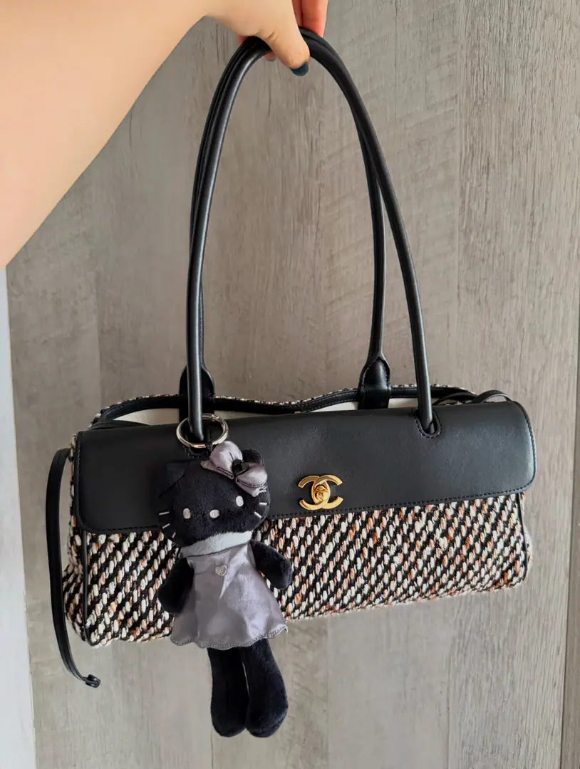 Current26sbowling bag. Beautiful.✨ Finally.26sNew bowling bag.！This black gold-collar is really crazy. The classic diamond-gringer with the little gold buttons., Miss Retro is feeling a lot better. 💼 I can't get anything out of the house. Pizza., Lipstick, Put your phone on easy., - I'll take a commuting date. ✨ The twigs are full of skin. It's delicate and sophisticated., - It's a grinding resistance., It's not a daily thing. This spring and summer's package is reserved.！It's a direct and valuable thing to do on your back. size: 31*15*12cm99562