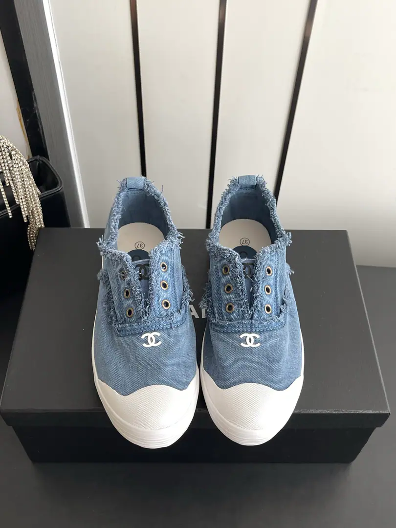 🏧𝗖𝗛𝗔𝗡𝗘𝗟New biscuits. Highest Quality Top recreational sneakers.. Shoe-faced canvas.+It's in the air.+- The rubber floor. Codes: 35-40（40Do it.）