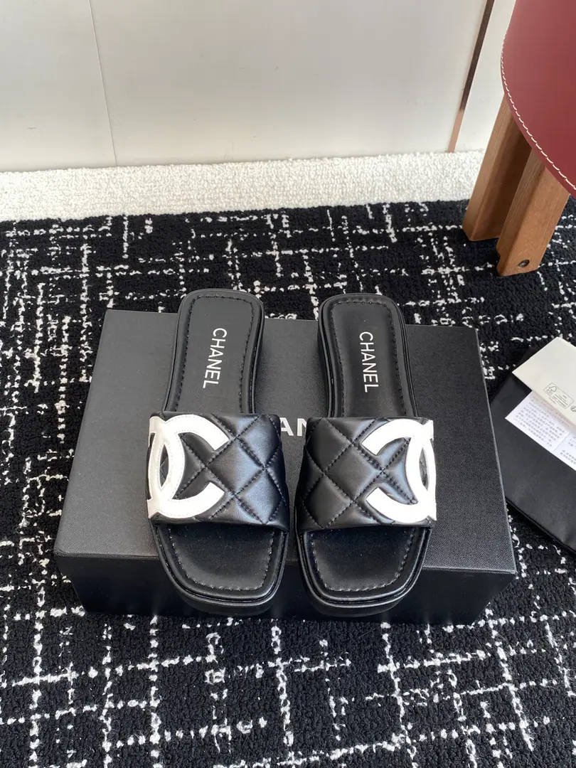 Requisition level 25ssSpring and summer.ChanelThe Chinese conjuncts have slippers. The ancients are coming., Long time no see.！Companium Series！ Summer slippers coming in., It's been a long time since I've seen a pair of perfect and practical slippers., Perfectly covered toes., It's a mystery to your feet., The most important thing is to be safe from the slide.TPUThe big one is really good., And the wet floor is not afraid to slip., A stylish pair of slippers., I'm not sure what's wrong with you., My slippers on the tip of my heart., He must have stayed. Six months ago, I bought Chinese money from Japan for research and development. It's a very hot pair.CDesign, The hand-held line is very time-consuming., The red bottom makes you look a little more visible., The ancients are classics., HugeCThe smell is permanent. Fabulous.: Import mixed-breeded parchment. Uchi.: Little goat skin. Shoe pads and water tables.: Full-pumped cow skin. Bottom: I'm the only one who's got a role model.PUBottom Otsumi!: I'm the only one who's got a role model.TpuShoes under the sole. Size: 35-40（40Make a no-refund order.）