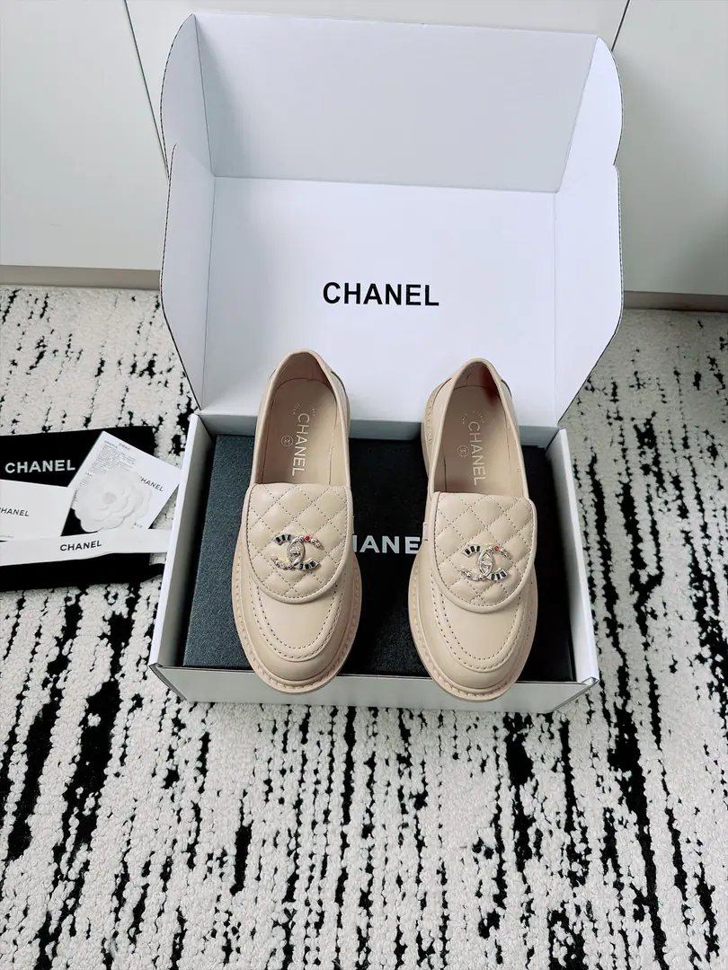 🏧𝗖𝗛𝗔𝗡𝗘𝗟Top new paragraph LeFleur shoes. The big stars are a red-hot show. A hundred-year-old classic.！ A big one.！We're gonna hit him with a pound.！ Import of sheep's skin on the shoe. Comfortable sheep's skins. Italian original dyed the leather. He's tall.2.5cm Size35-41 [40.41Make a reservation.] [⚠️Another dollar with a plane box.]