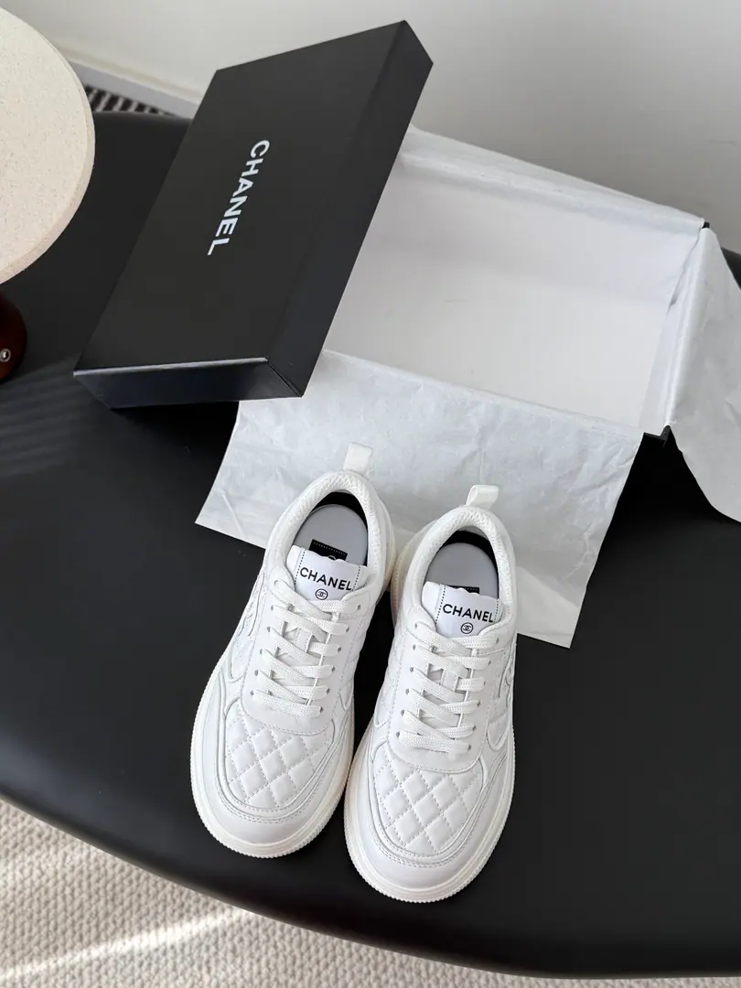 P Size:35-40 Chanel 25CThe new silver-horn sports shoes. A hundred white shoes. The formula is not wrong. The combustible mix is full of energy. Sideprintlogo Nice foot. Shoe-face original customized materials Original Base Size:35-40