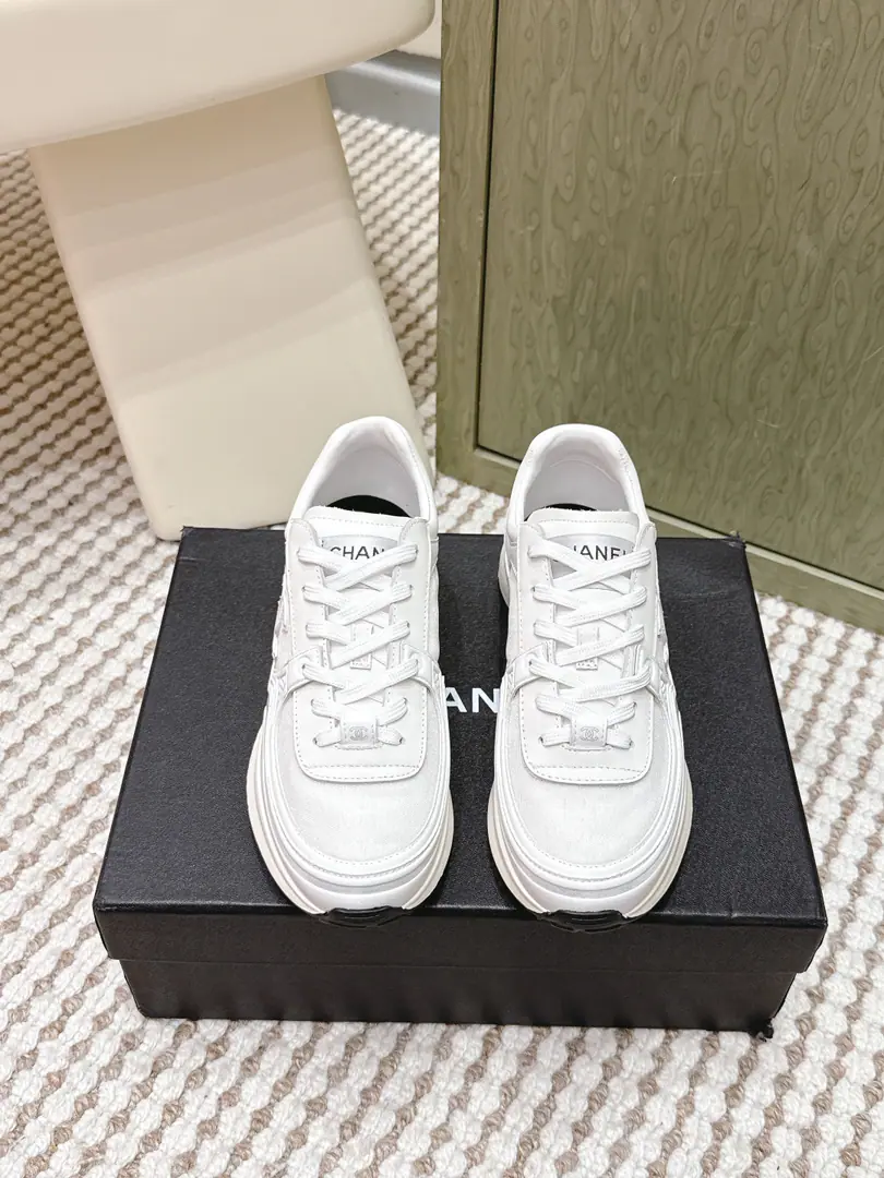 Requisition level ChanelChanel.26C The early spring new money. Leisure Sports shoes​​ ✨Chanel.26CWhite sneakers., Early Spring Holiday Series, Quality leather+Classic doubles.C Logo, Janey has a sense of understanding.. Dark design, You can still increase up in comfort., Daily commute, It's perfect for shopping.👟 White., Tsk., You can fly with a dress., Fashion and practical.！26CThe series continues the Chanel process., It's so damp and stylish., A titty fan must be a single item.🔥