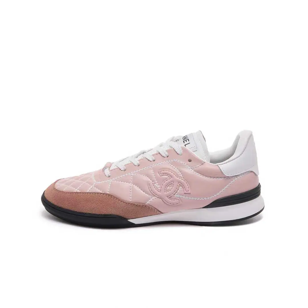 ChanelChanel.——2025Top-of-the-art recreational shoes. This is a classic design.. There are many different kinds of electrocution on the shoe.. The Fashion Movement at the Bottom. Unusually, many colored elements were contained.…… It's a great mix., Leisure, Fashion, Sports, You can take care of it outside.…… ꫛꫀꪝ Go➫ Materials ❶Shoes face use: The original imported mixed sheep. ❷Use it inside.: The original imported air-for-sheep skin. ❸Base: OriginalTPUOtsumi! The whole set of fine packagings.35–41