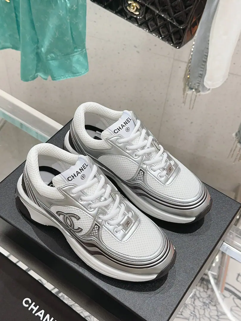🏧𝗖𝗛𝗔𝗡𝗘𝗟Top Quality The classic golden horn./King of Silver Horn. DoubleCA couple of ancient lovers.👫Sports shoes It's a big show.“The king's sneakers.”♪ Finally come to life ♪. Shoes are imported and supplied.‼️ Extremely high end-of-life rate The material is very expensive. Or is that a penny a penny a penny? No water. Distinguishing market traffic It's not like our family. Couple size.35-46 Same paragraph for men and women [Women41.42/Men38.46Do it.]