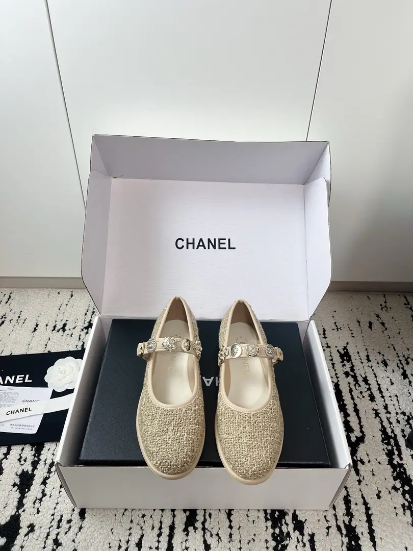 🏧𝗖𝗛𝗔𝗡𝗘𝗟The official network's newest Mary Jane. Super gentle and generous. A little shoe, a lady. It's a very good touch. High-level, high-quality. Counter Quality All materials are custom-made according to the original. Purchased for development of goods😘 Fabulous.: Original custom materials Uchi.: A sheep's skin. Shoes under the sole.: Italian imports are so thick. Size: 34-41 [34.40.41Custom] [⚠️Need a plane box.+]