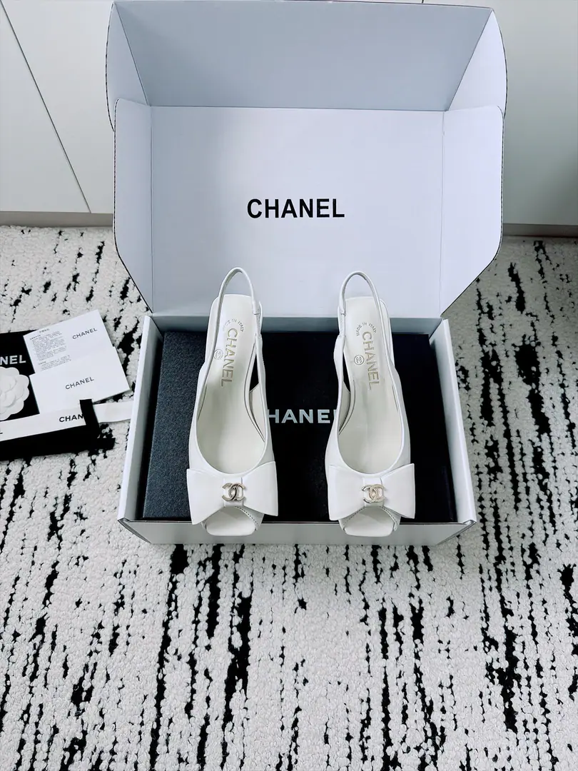 🏧𝗖𝗛𝗔𝗡𝗘𝗟The new one has high heels. Top Version The classic butterfly is a pair of heels., Butterfly knots are a good look., Stretch your ankles.. Nice and delicate and a balance of beauty and walking comfort.. Multi-Current Colour Selection, With a dress., The suit is all very colorful., A double-checking date is done., The perfect rich family.. Shoe-faced sheep's skin./The sheep./Custom Layout+I'll put my foot on the skin inside.+Italy is a big-ass country., He's tall.5.5cm Size: 35-39（40 41 Do it.）