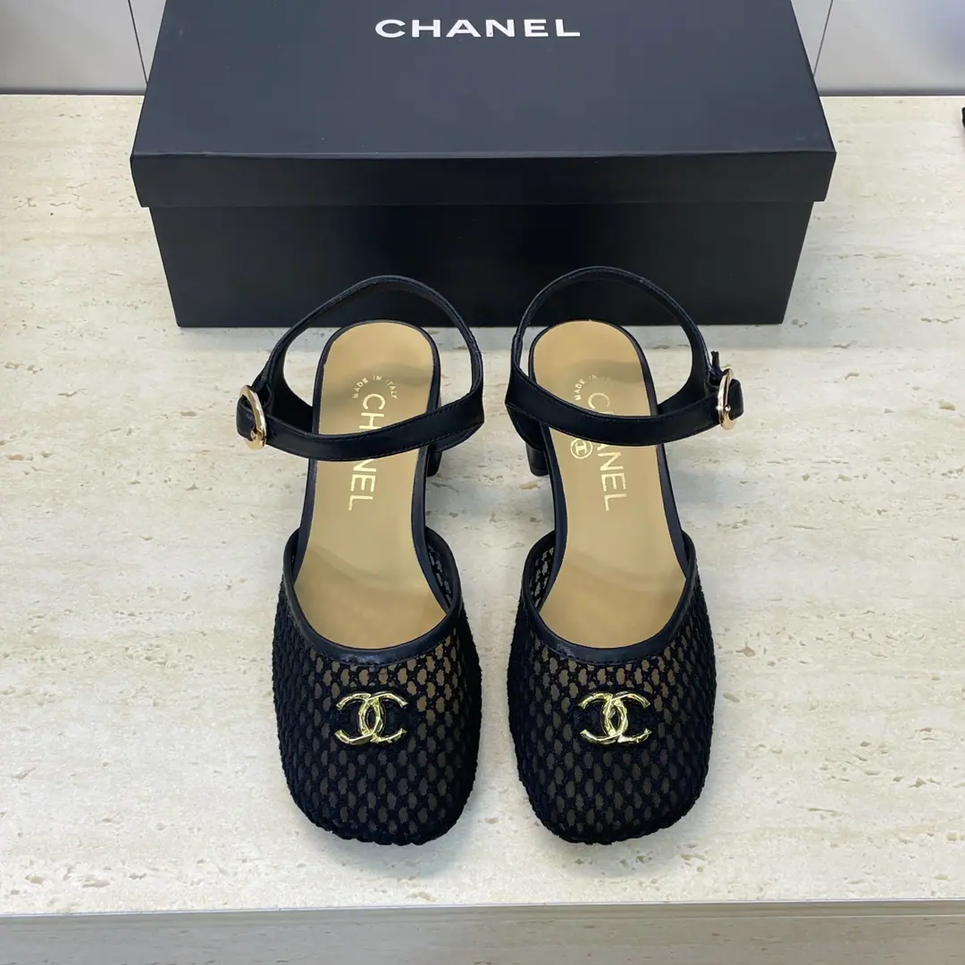 Plant prices CHANEL Chanel. 2026The new jelly-coloured girls' shoes are coming out of the morning. It's a little letter.logoThe top-top fisherman has a low-down, color-comparted sandal. Material: The shoe imported into the air network./Import mixed sheep skin+In the skin of the sheep.+Original Open-Fixed Metal Bumper+Italy is a big-ass country. He's tall.:4.5CM Size: 35-41(40.41Custom without re-offer）